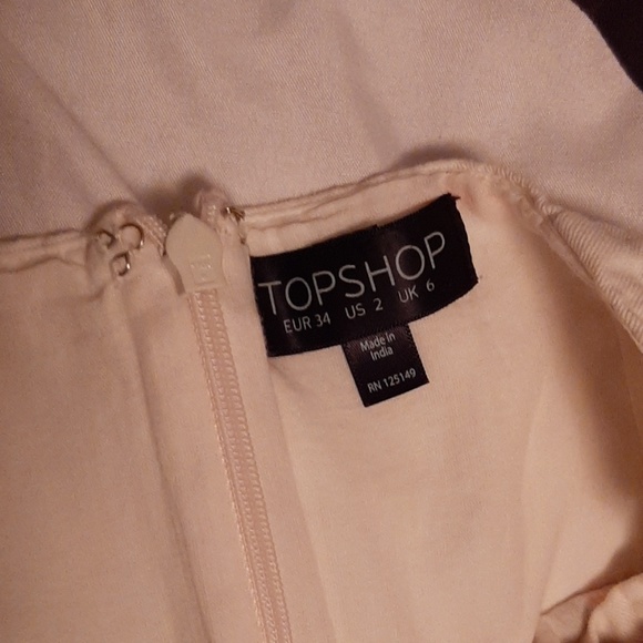 A skirt - Picture 3 of 3